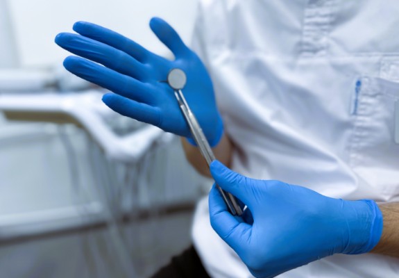 Подарок от «Здоровой системы»: С Днем Рождения вашей улыбке!