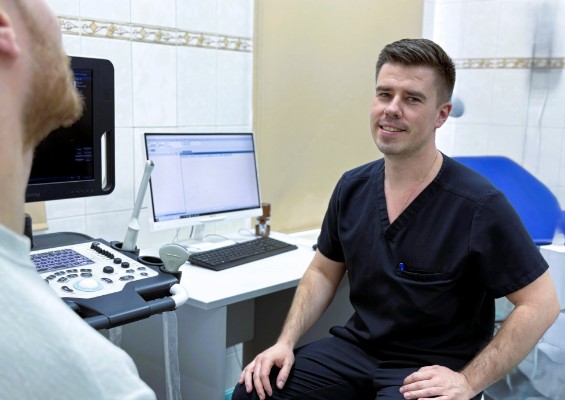 У нас пополнение: уролог Амосов и терапевт Горбунова начинают прием в апреле со скидкой 50%