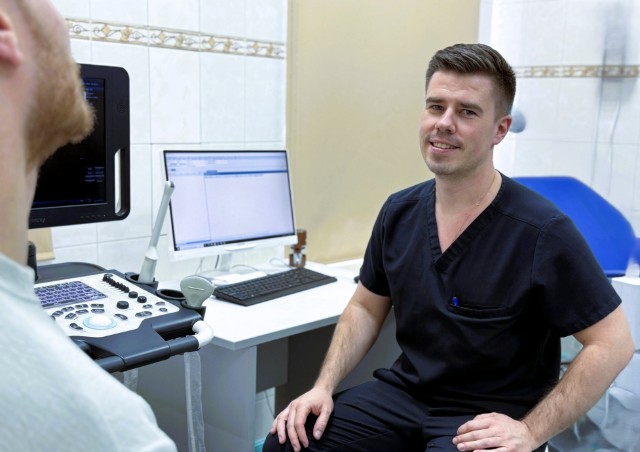 У нас пополнение: уролог Амосов и терапевт Горбунова начинают прием в апреле со скидкой 50%